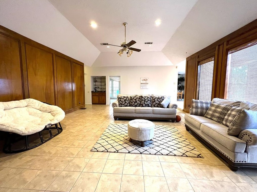 12718 Ashford Chase Dr, Houston, TX 77082