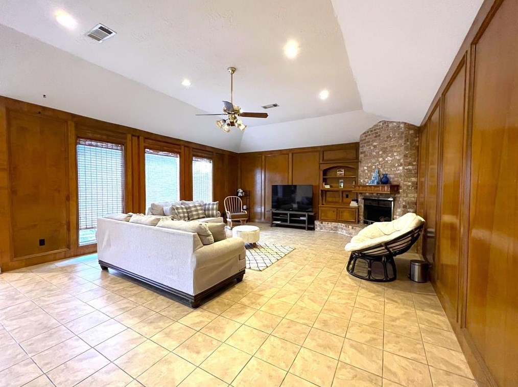 12718 Ashford Chase Dr, Houston TX  77082-2103 exterior