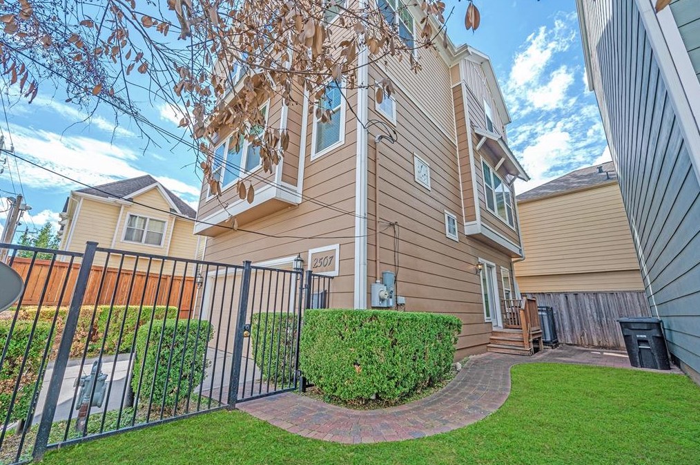 2507 Sherwin St, Houston, TX 77007