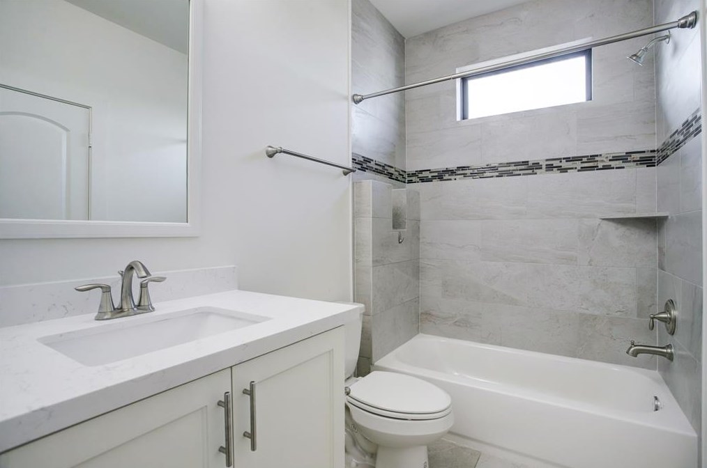 3832 Brinkman St, Houston TX  77018-2100 exterior