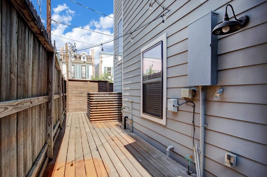 3832 Brinkman St, Houston TX  77018-2100 exterior