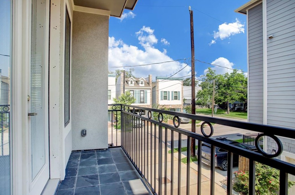 3832 Brinkman St, Houston TX  77018-2100 exterior