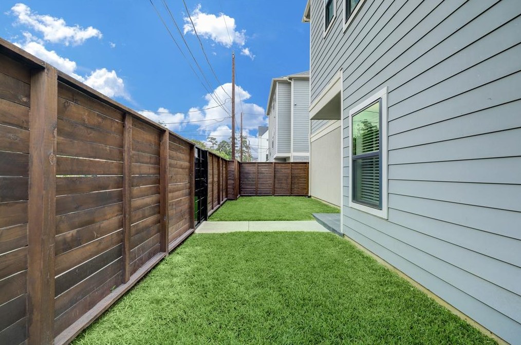 3832 Brinkman St, Houston TX  77018-2100 exterior