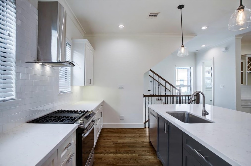 3832 Brinkman St, Houston TX  77018-2100 exterior