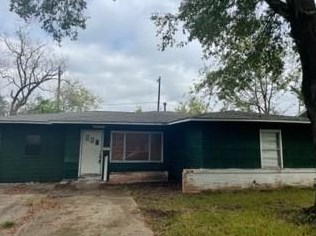 5827 Belcrest St, Houston, TX 77033-2141
