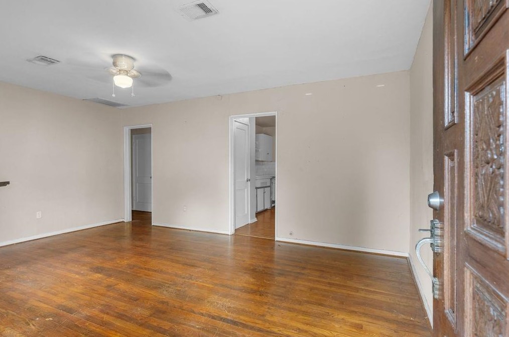 5206 Willow Glen Dr, Houston, TX 77033