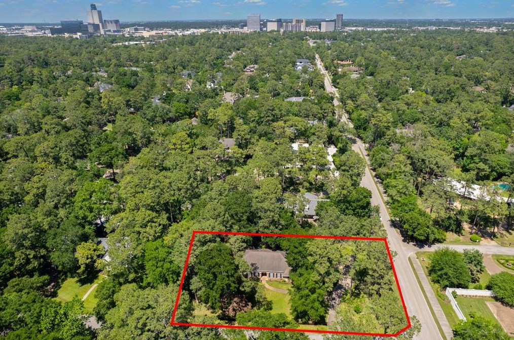 11902 Mcleods Ln, Houston, TX 77024-5033
