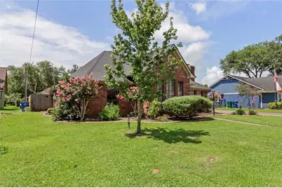 37 N Erik Drive, Angleton, TX 77515 - Photo 2
