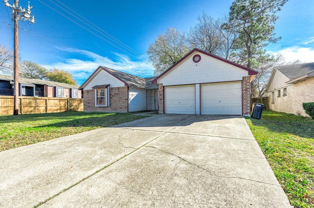 13438 S Thorntree Dr, Houston, TX 77015