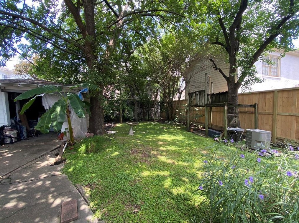 2612 Cason St, Houston TX  77005-3812 exterior