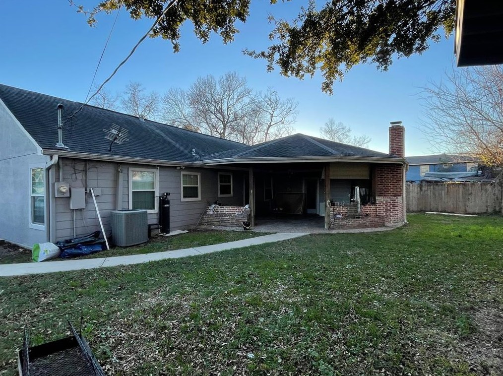 261 Soren Ln, Houston, TX 77076-2504