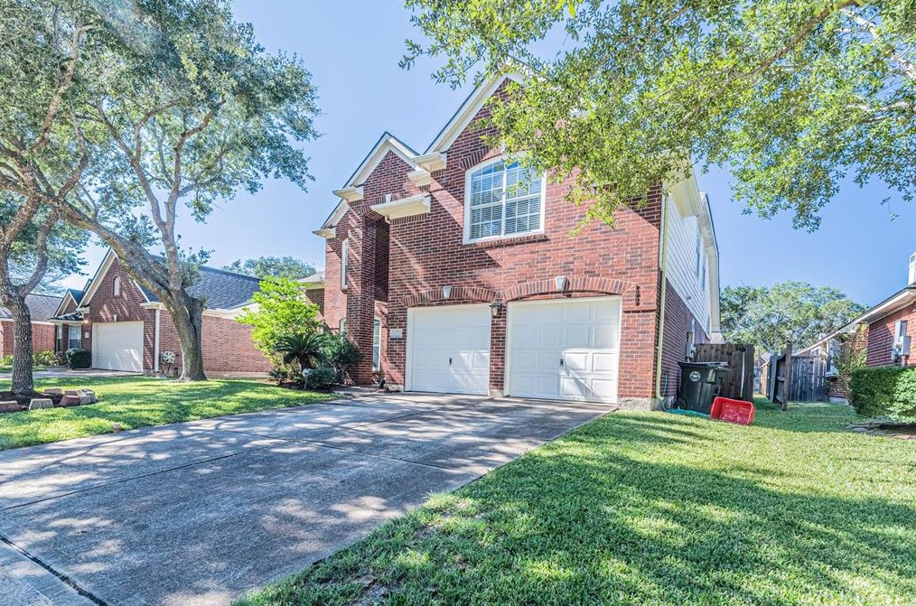 1215 Wildewood Ct, Sugar Land, TX 77479