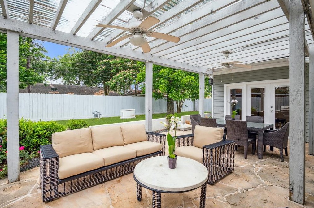 10027 Cedardale, Houston TX  77055-6026 exterior