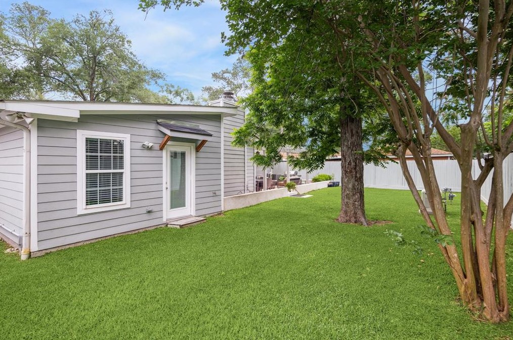 10027 Cedardale, Houston TX  77055-6026 exterior