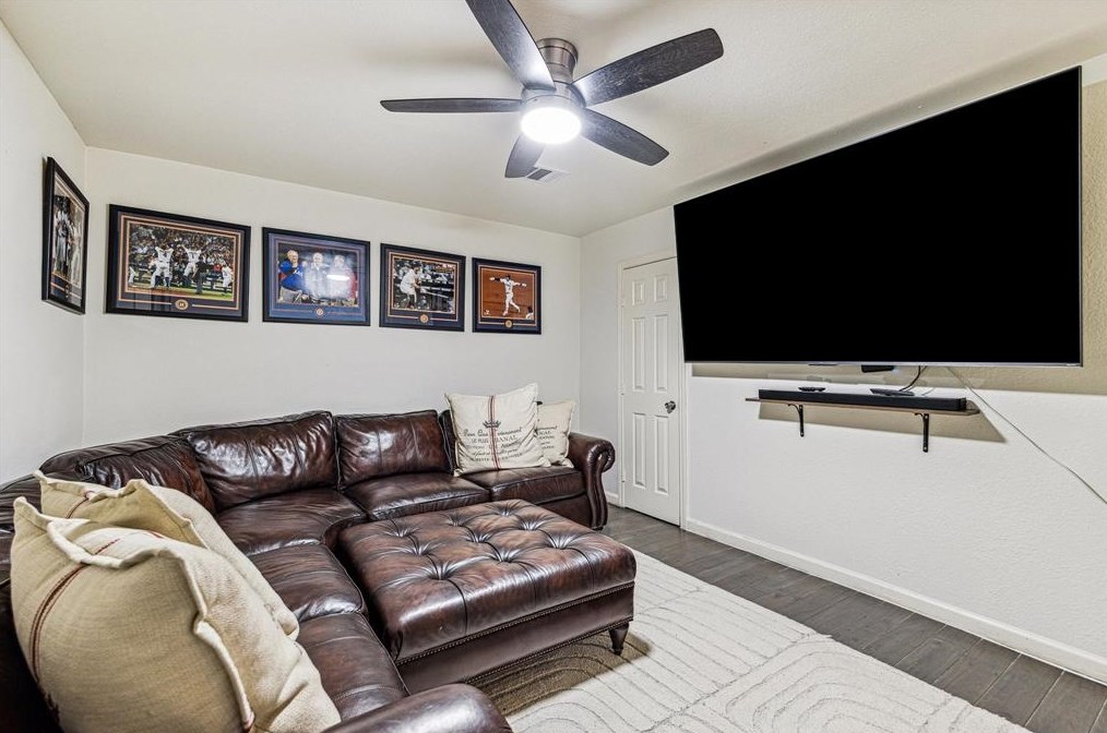 10027 Cedardale, Houston TX  77055-6026 exterior