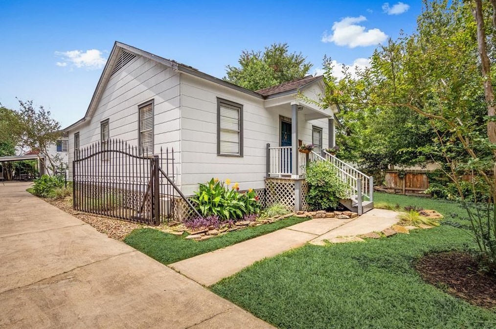 1024 W 16th St, Houston, TX 77008