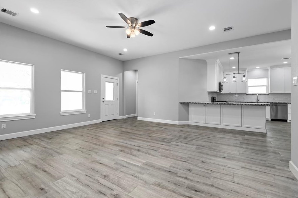 310 Helen St, Cleveland, TX 77328