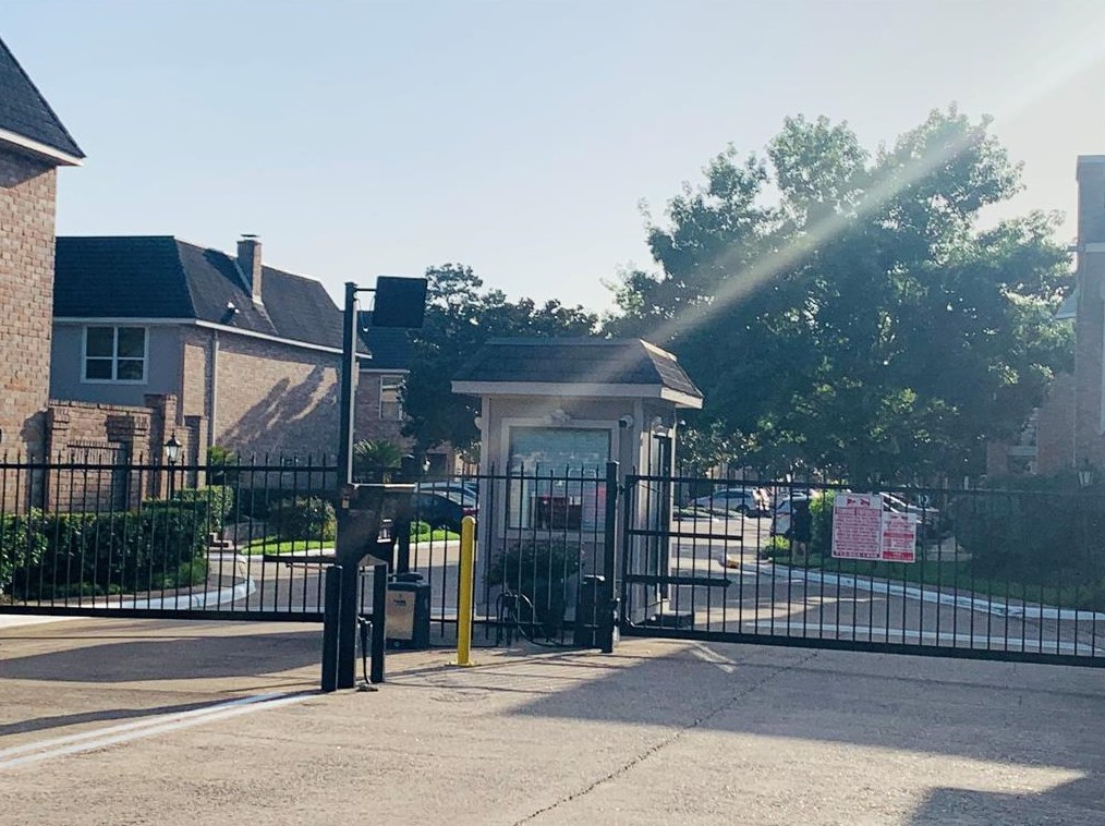 2230 S Piney Point Rd Apt 211, Houston, TX 77063