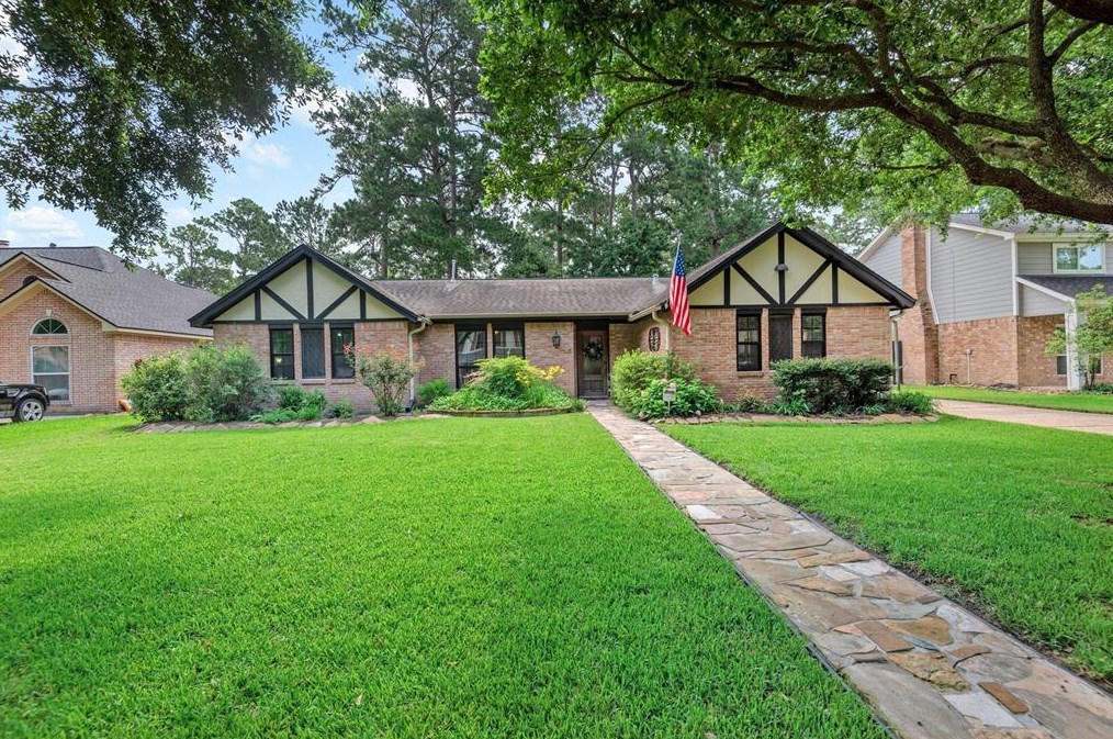 8106 Hurst Forest Dr, Humble, TX 77346-4510