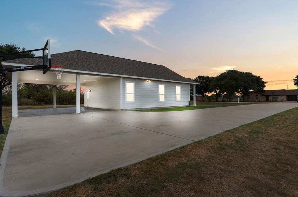 1437 Nesting Dove Cir, Sealy, TX 77474-9432