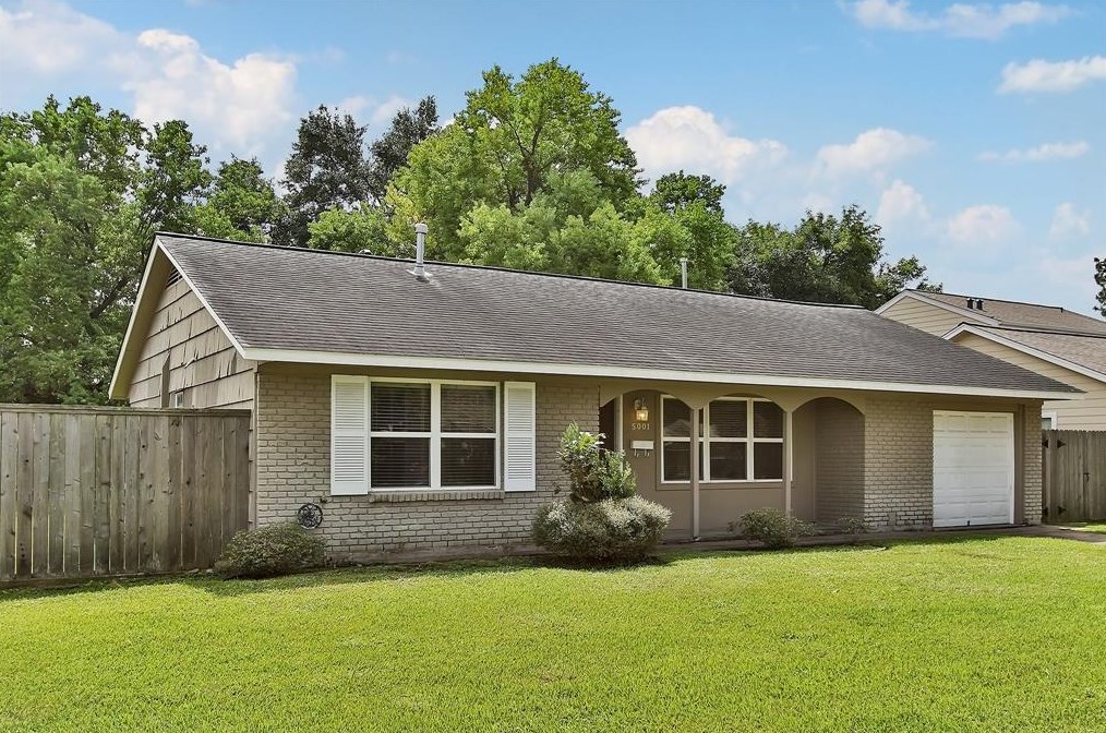 5001 Viking Dr, Houston, TX 77092
