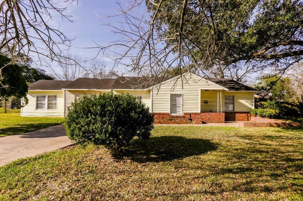 6230 Sherwood Dr, Houston, TX 77021