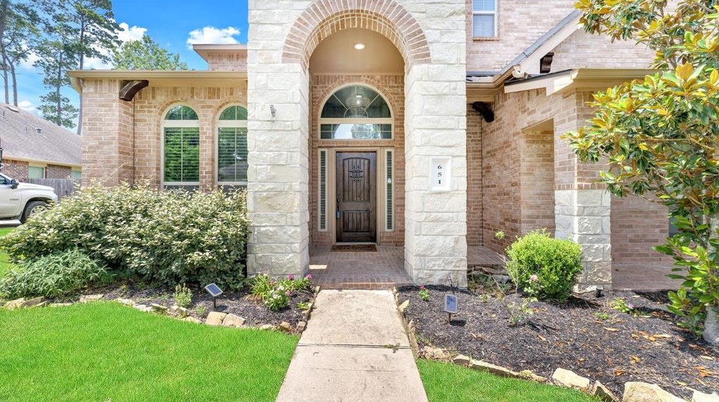 651 Spring Forest Dr, Conroe, TX 77302
