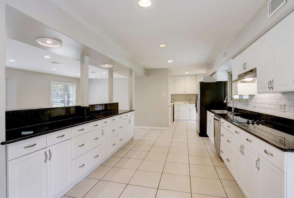 846 Wilcrest Dr, Houston TX  77079-3538 exterior