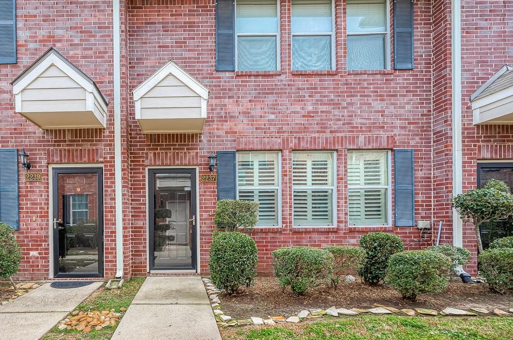 2237 Kemah Village Dr, Kemah, TX 77565