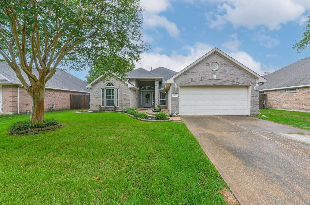 117 Spencer Landing Ln, Morgans Point, TX 77571-9148