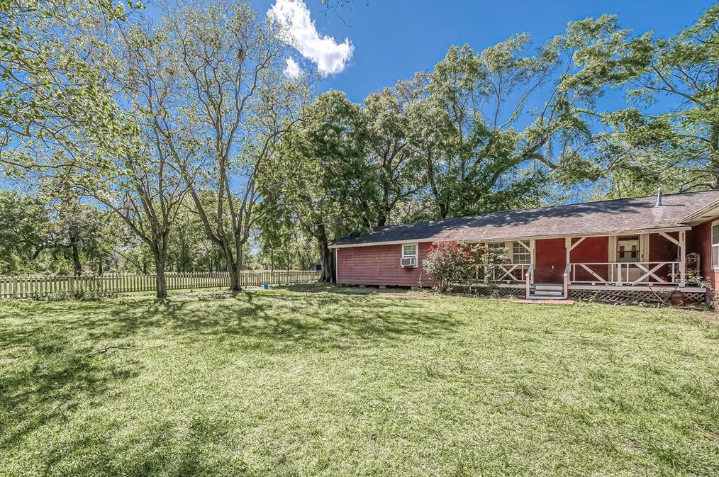 327 Wallace Rd, Hankamer, TX 77560-1048