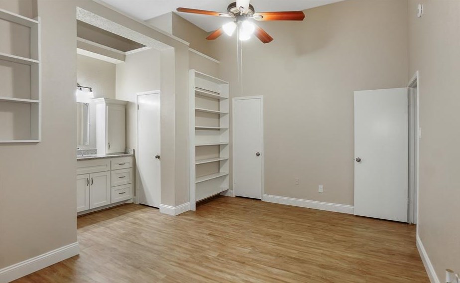 8019 Log Holw Dr, Houston TX  77040-1808 exterior
