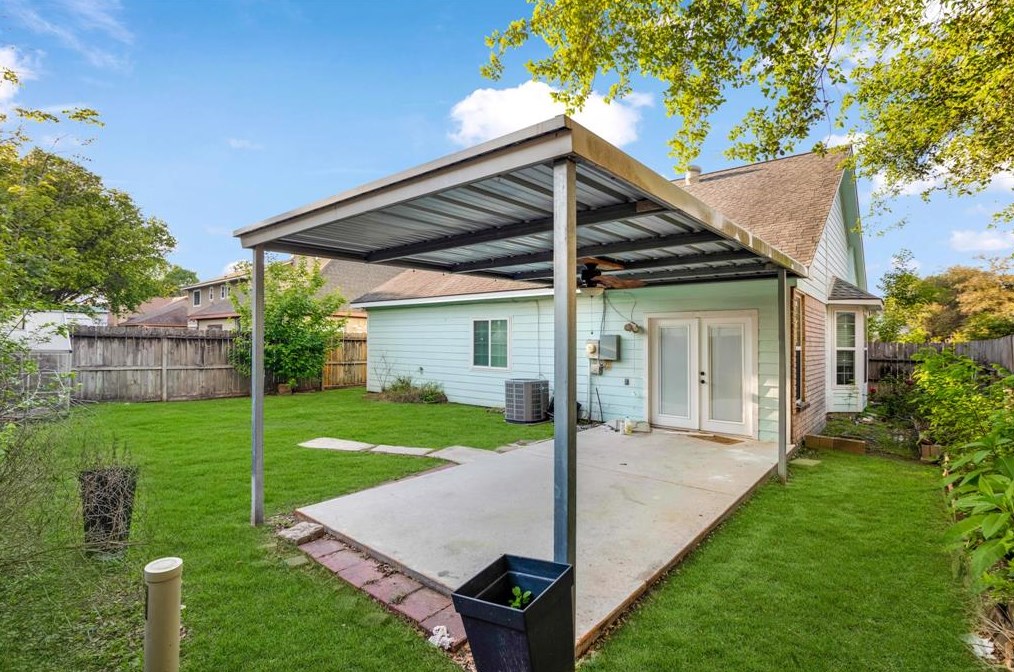 8019 Log Hollow Dr, Houston TX  77040-2664 exterior