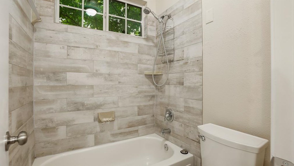 8019 Log Holw Dr, Houston TX  77040-1808 exterior