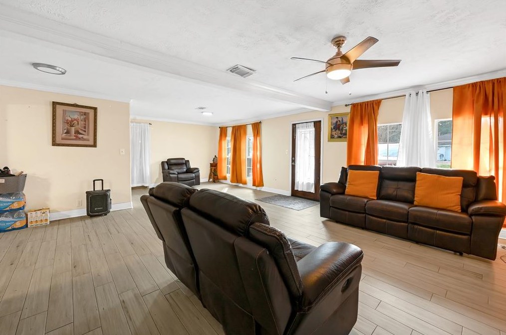 531 Delz Dr, Houston TX  77022-1703 exterior