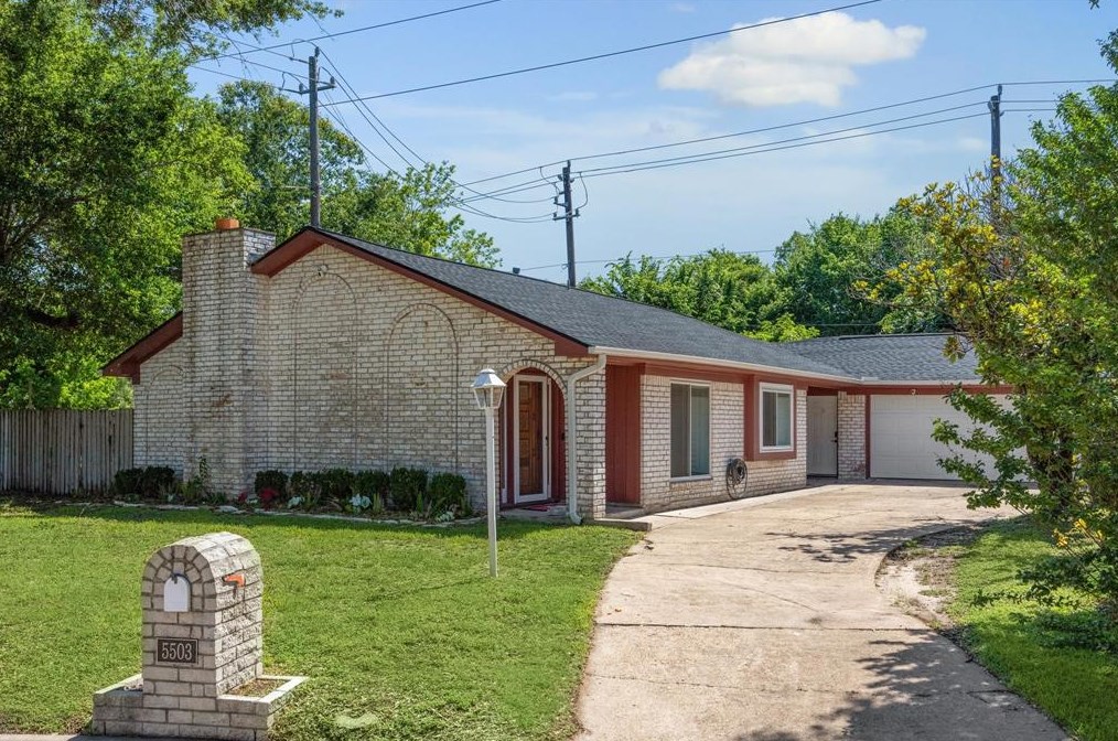 5503 Oakhaven Ln, Houston, TX 77091