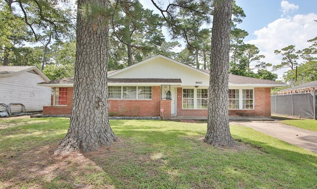 8807 Sultan Dr, Houston, TX 77078-3926