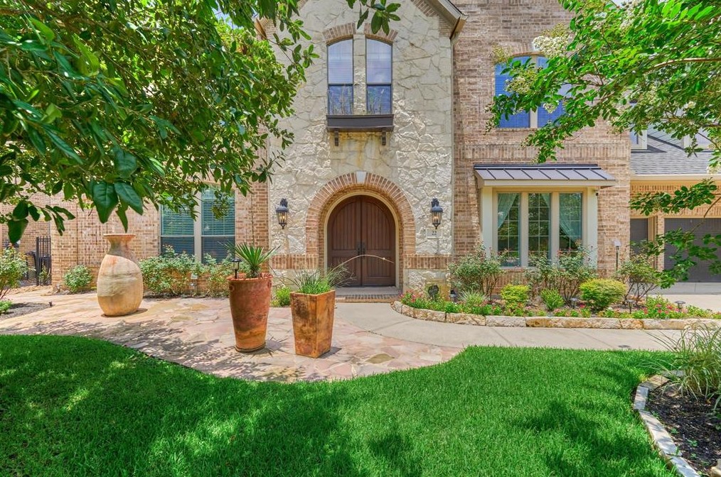 22 Nesting Crane Ct, Spring, TX 77389-2632