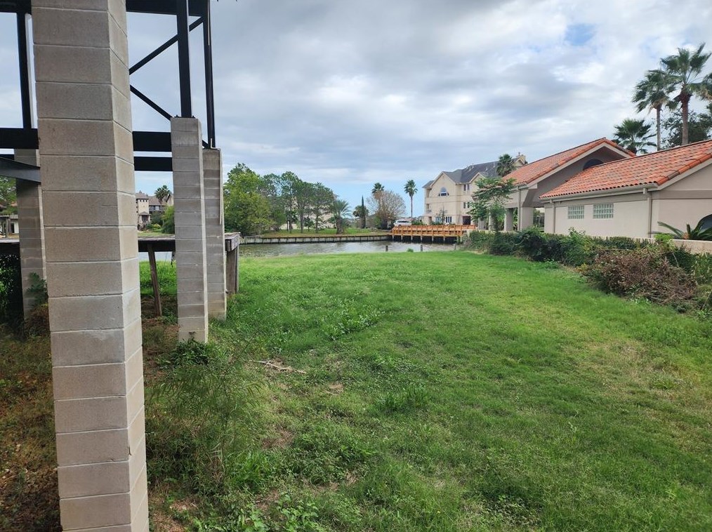 2522 Baycrest Dr, Houston, TX 77058-3704