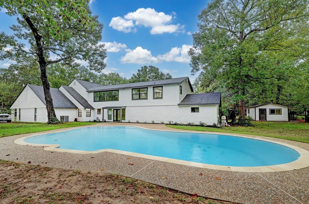 17940 Village Way, Conroe TX  77302-6429 exterior
