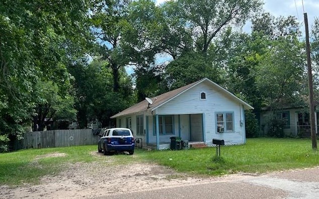 305 Liberty Ave, Livingston, TX 77351-4117
