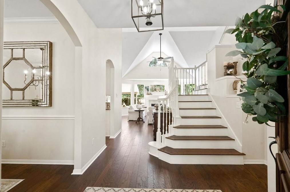 2 Hobbit Glen Dr, Conroe, TX 77384