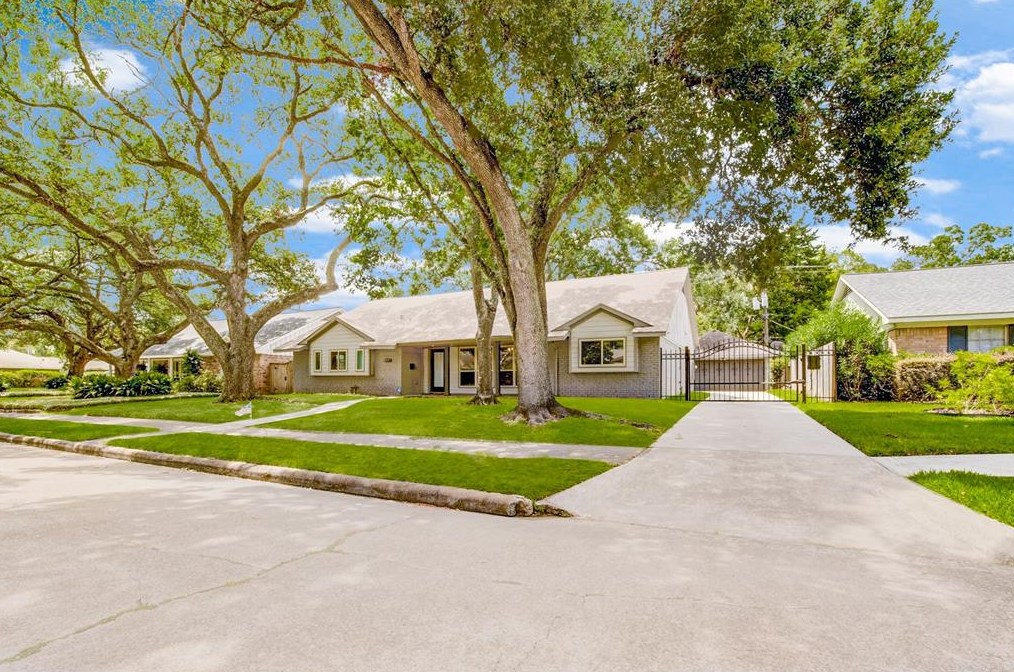 5447 Grape St, Houston, TX 77096