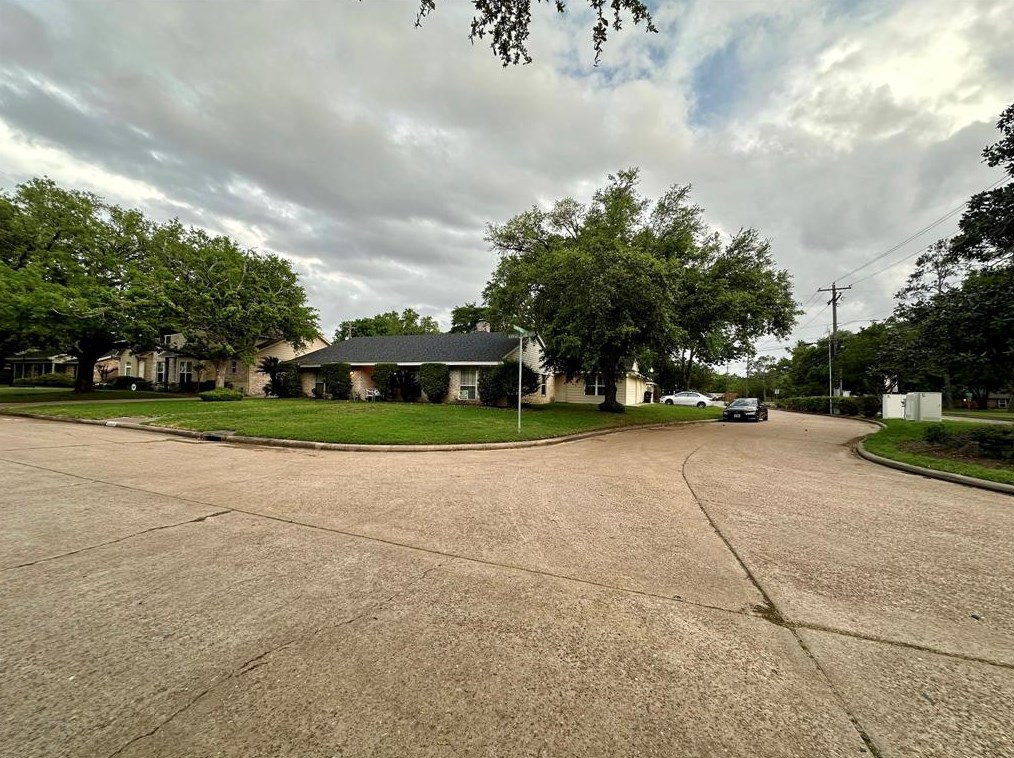 13939 Kingsride Ln, Houston TX  77079-3314 exterior