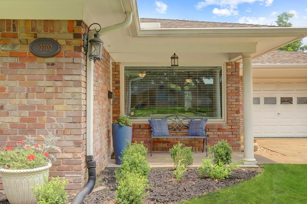 10702 Brookbend Dr, Houston, TX 77035-3710