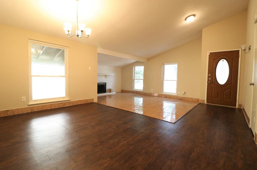 15526 Camino Del Sol Dr, Houston, TX 77083