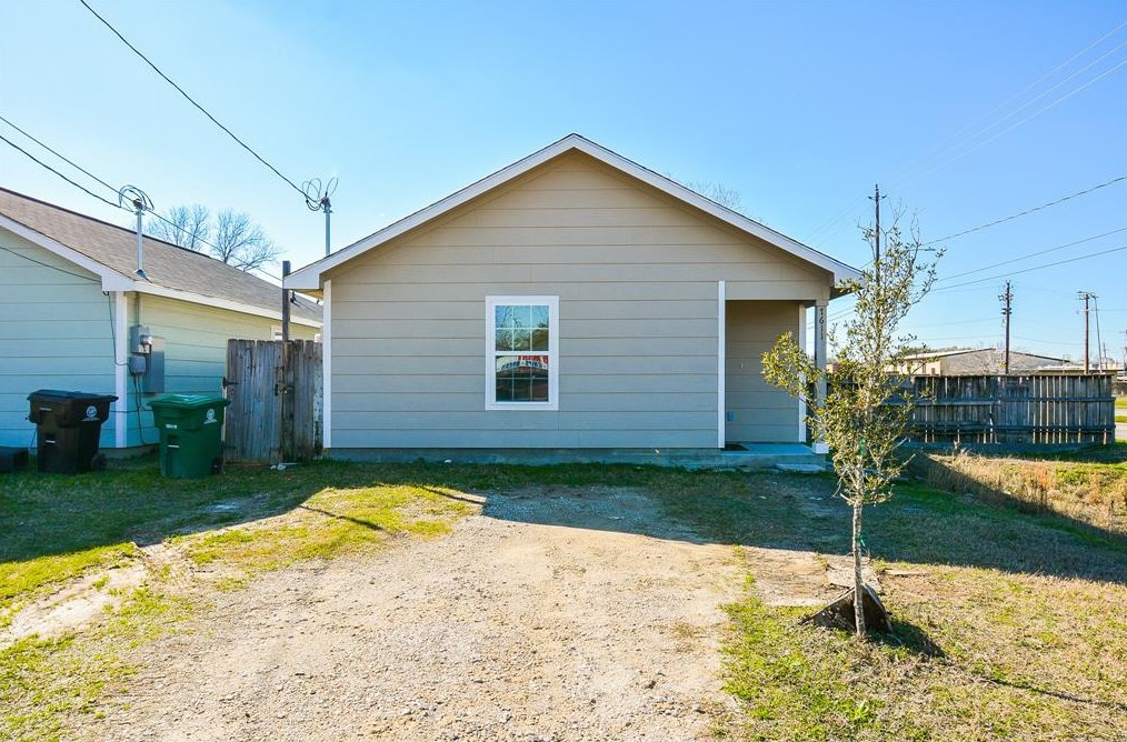 7611 Dyer St, Houston, TX 77088