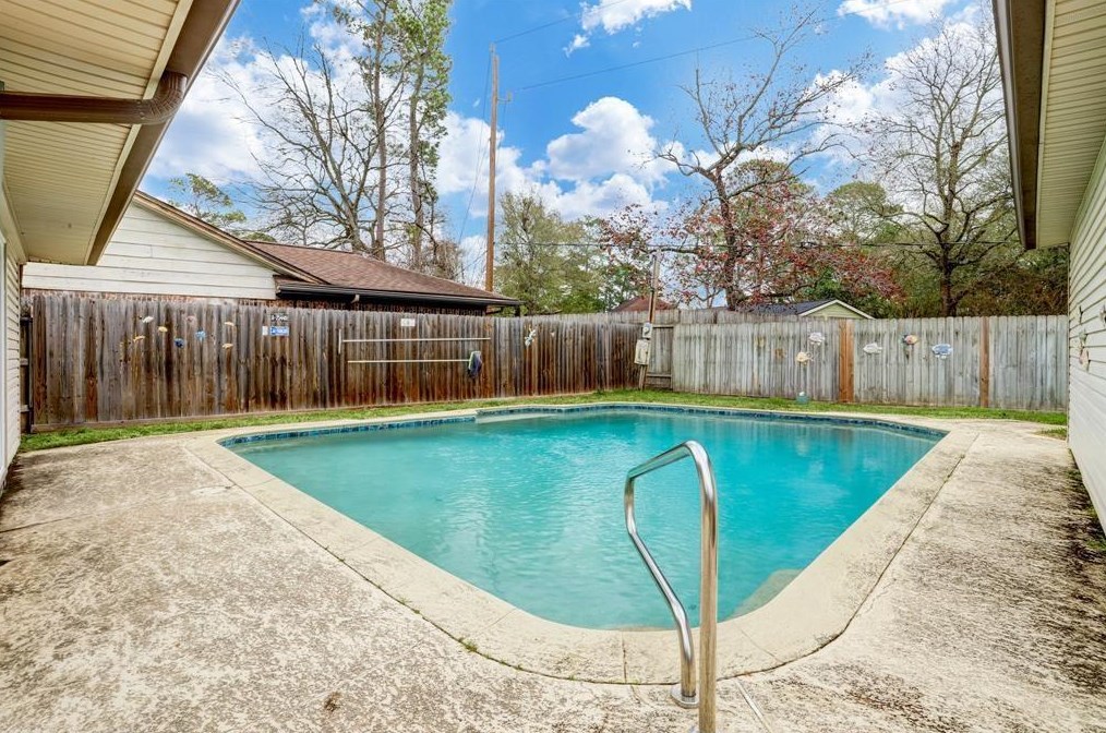 315 Enchanted Trail Dr, Spring TX  77388-8924 exterior