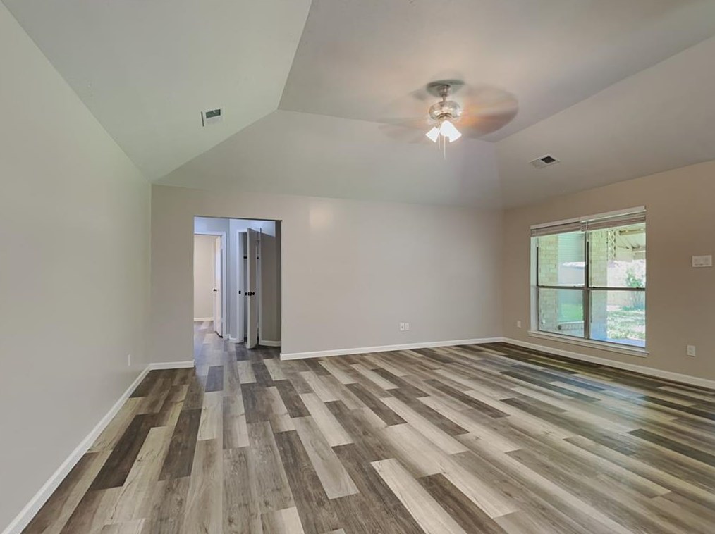 921 N Rivershire Dr, Conroe, TX 77304