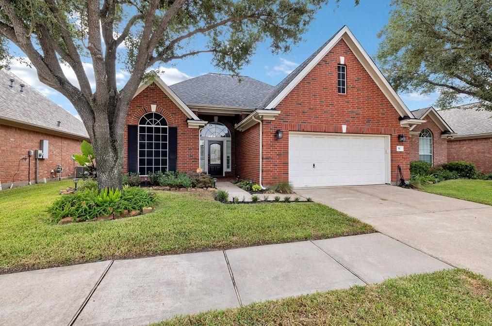 51 Parkway Pl, Houston, TX 77040-1008